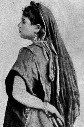 Рис. 125. Египетская девушка в профиль