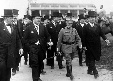 Бенито Муссолини и король Виктор Эммануэль III, 1923 г.