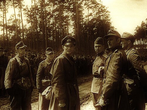 Фрише Нерунг. Германские солдаты сдаются в плен Красной Армии